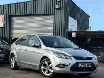 Ford Focus 1.6 Zetec Hatchback 5dr Petrol Automatic (184 g/km, 99 bhp)