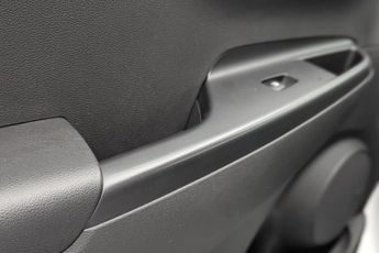 HYUNDAI KONA 39kWh Premium SUV 5dr Electric Auto (10.5kW Charger) (136 ps)