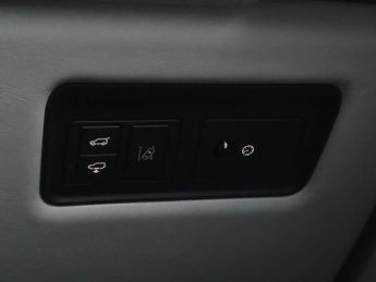 LAND ROVER RANGE ROVER 4.4 SD V8 Autobiography SUV 5dr Diesel Auto 4WD Euro 6 (s/s) (33