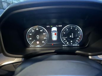 VOLVO V60 2.0 B3 MHEV Momentum Estate 5dr Petrol Hybrid DCT Auto Euro 6 (s