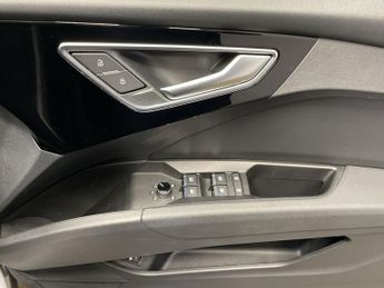 AUDI Q4 E-TRON 40 S line SUV 5dr Electric Auto 82kWh (204 ps)