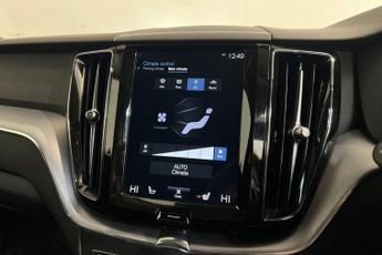 VOLVO XC60 2.0 B5 MHEV Momentum SUV 5dr Petrol Hybrid Auto Euro 6 (s/s) (25