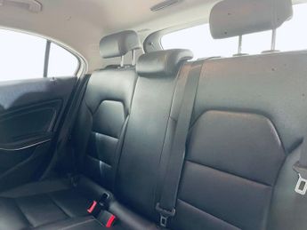 MERCEDES-BENZ A-CLASS 1.5 A180d Sport (Executive) Hatchback 5dr Diesel Manual Euro 6 (