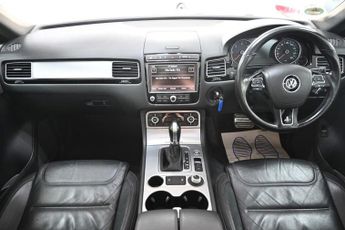VOLKSWAGEN TOUAREG 3.0 TDI V6 BlueMotion Tech R-Line SUV 5dr Diesel Tiptronic 4WD E