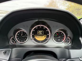 MERCEDES-BENZ E-CLASS 5.5 E500 V8 Sport Cabriolet 2dr Petrol G-Tronic Euro 5 (387 ps)