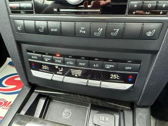 MERCEDES-BENZ E-CLASS 5.5 E500 V8 Sport Cabriolet 2dr Petrol G-Tronic Euro 5 (387 ps)