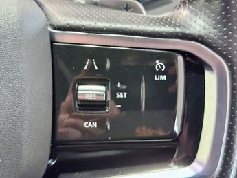 LAND ROVER DISCOVERY SPORT 1.5 P300e 12.2kWh R-Dynamic SE SUV 5dr Petrol Plug-in Hybrid Aut