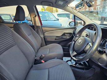 TOYOTA YARIS AUTOMATIC 1.5 VVT-h Design Hatchback 5dr Petrol Hybrid E-CVT Eur