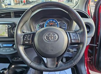 TOYOTA YARIS AUTOMATIC 1.5 VVT-h Design Hatchback 5dr Petrol Hybrid E-CVT Eur