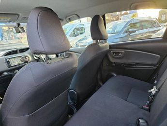 TOYOTA YARIS AUTOMATIC 1.5 VVT-h Design Hatchback 5dr Petrol Hybrid E-CVT Eur