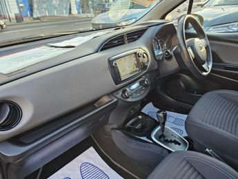 TOYOTA YARIS AUTOMATIC 1.5 VVT-h Design Hatchback 5dr Petrol Hybrid E-CVT Eur