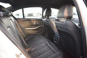BMW 3 SERIES 2.0 320d M Sport Saloon 4dr Diesel Auto Euro 6 (s/s) (190 ps)