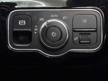 MERCEDES-BENZ A-CLASS 1.5 A180d AMG Line (Executive) Hatchback 5dr Diesel 7G-DCT Euro 