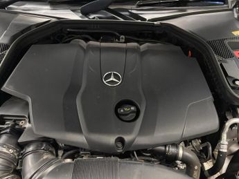 MERCEDES-BENZ C-CLASS 2.1 C220d AMG Line Saloon 4 Door Diesel Automatic G-Tronic+ Whit
