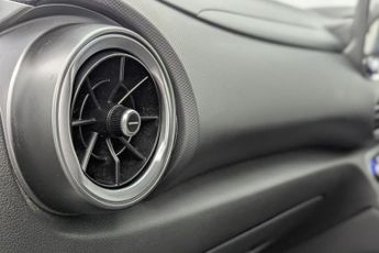 HYUNDAI KONA 64kWh Premium SUV 5dr Electric Auto (10.5kW Charger) (204 ps)