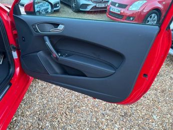 AUDI A1 1.4 TFSI S line Hatchback 3dr Petrol S Tronic Euro 6 (s/s) (125 