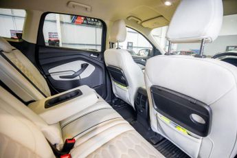 FORD KUGA 1.5T EcoBoost Vignale SUV 5dr Petrol Auto AWD Euro 6 (s/s) (176 