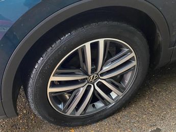 VOLKSWAGEN TIGUAN 1.5 TSI Elegance SUV 5dr Petrol DSG Euro 6 (s/s) (150 ps)