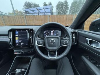 VOLVO XC40 2.0 B4 MHEV R-Design SUV 5dr Petrol Hybrid DCT Auto Euro 6 (s/s)