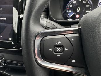 VOLVO XC40 2.0 B4 MHEV R-Design SUV 5dr Petrol Hybrid DCT Auto Euro 6 (s/s)