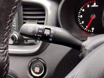 KIA SORENTO 2.2 CRDi KX-4 SUV 5dr Diesel Auto AWD Euro 6 (197 bhp)