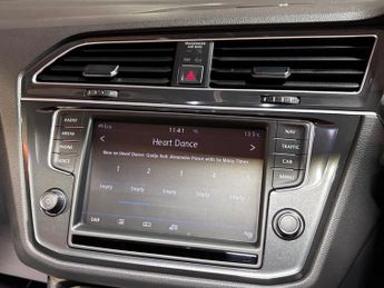 VOLKSWAGEN TIGUAN 2.0 TDI BlueMotion Tech SEL SUV 5dr Diesel DSG 4Motion Euro 6 (s