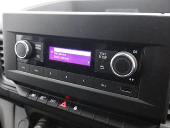 RENAULT TRAFIC 2.0 dCi Blue SL28 Business Panel Van 5dr Diesel Manual L1 H1 Eur