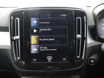 VOLVO XC40 2.0 B4 MHEV Momentum SUV 5dr Petrol Hybrid Auto Euro 6 (s/s) (19