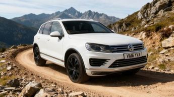 Volkswagen Touareg 3.0 TDI V6 BlueMotion Tech R-Line SUV 5dr Diesel Tiptronic 4WD E