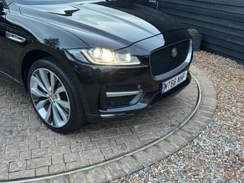 JAGUAR F-PACE 2.0 D180 R-Sport SUV 5dr Diesel Auto AWD Euro 6 (s/s) (180 ps)