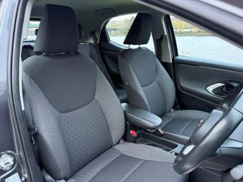 TOYOTA YARIS 1.5 VVT-h Icon Hatchback 5dr Petrol Hybrid E-CVT Euro 6 (s/s) (1