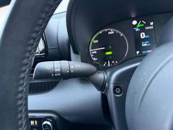 TOYOTA YARIS 1.5 VVT-h Icon Hatchback 5dr Petrol Hybrid E-CVT Euro 6 (s/s) (1