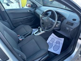 VAUXHALL ASTRA 1.8i 16v Life Hatchback 5dr Petrol Automatic (187 g/km, 138 bhp)