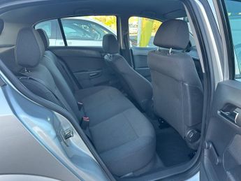 VAUXHALL ASTRA 1.8i 16v Life Hatchback 5dr Petrol Automatic (187 g/km, 138 bhp)