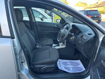 VAUXHALL ASTRA 1.8i 16v Life Hatchback 5dr Petrol Automatic (187 g/km, 138 bhp)