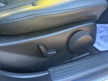 MERCEDES-BENZ C-CLASS 1.8 C180 BlueEfficiency Elegance Saloon 4dr Petrol Auto Euro 5 (