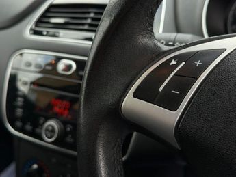 FIAT PUNTO 1.4 Easy Hatchback 5dr Petrol Dualogic Euro 5 (s/s) (77 bhp)