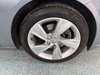 VAUXHALL INSIGNIA 2.0 Turbo D BlueInjection SRi Nav Sports Tourer 5dr Diesel Auto 