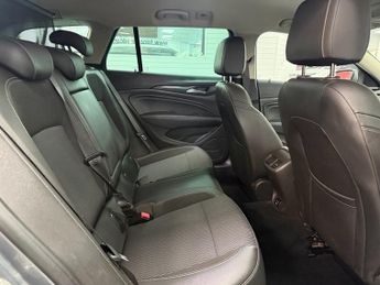 VAUXHALL INSIGNIA 2.0 Turbo D BlueInjection SRi Nav Sports Tourer 5dr Diesel Auto 