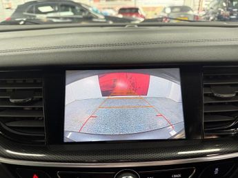 VAUXHALL INSIGNIA 2.0 Turbo D BlueInjection SRi Nav Sports Tourer 5dr Diesel Auto 