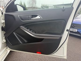 MERCEDES-BENZ A-CLASS 2.1 A200d AMG Line (Executive) Hatchback 5dr Diesel 7G-DCT Euro 