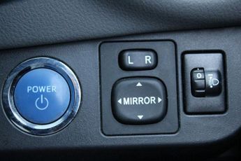 TOYOTA YARIS 1.5 VVT-h Icon Tech Hatchback 5dr Petrol Hybrid E-CVT Euro 6 (s/