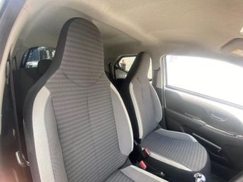 TOYOTA AYGO 1.0 VVT-i x-trend Hatchback 5dr Petrol Manual Euro 6 (71 ps)