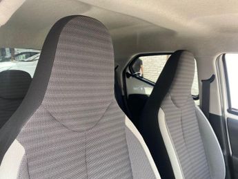 TOYOTA AYGO 1.0 VVT-i x-trend Hatchback 5dr Petrol Manual Euro 6 (71 ps)