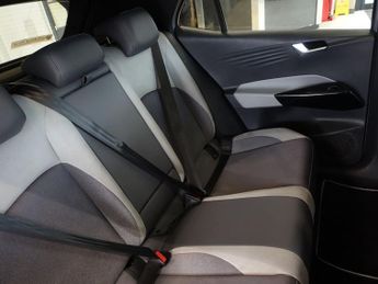 VOLKSWAGEN ID.3 Pro Performance 58kWh Family Hatchback 5dr Electric Auto (204 ps