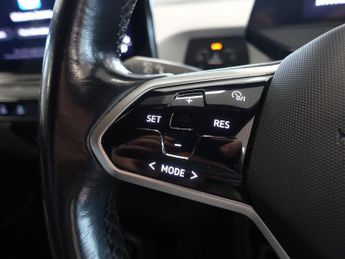 VOLKSWAGEN ID.3 Pro Performance 58kWh Family Hatchback 5dr Electric Auto (204 ps
