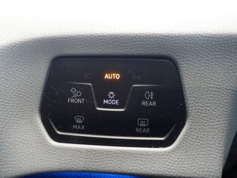 VOLKSWAGEN ID.3 Pro Performance 58kWh Family Hatchback 5dr Electric Auto (204 ps