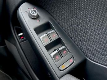 AUDI A4 2.0 TDI S line Saloon 4dr Diesel Multitronic Euro 6 (s/s) (Nav) 