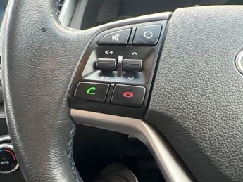 HYUNDAI TUCSON 2.0 CRDi SE Nav SUV 5dr Diesel Auto 4WD Euro 6 (136 ps)