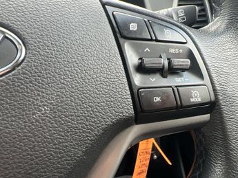 HYUNDAI TUCSON 2.0 CRDi SE Nav SUV 5dr Diesel Auto 4WD Euro 6 (136 ps)